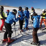 grupo esquiando
