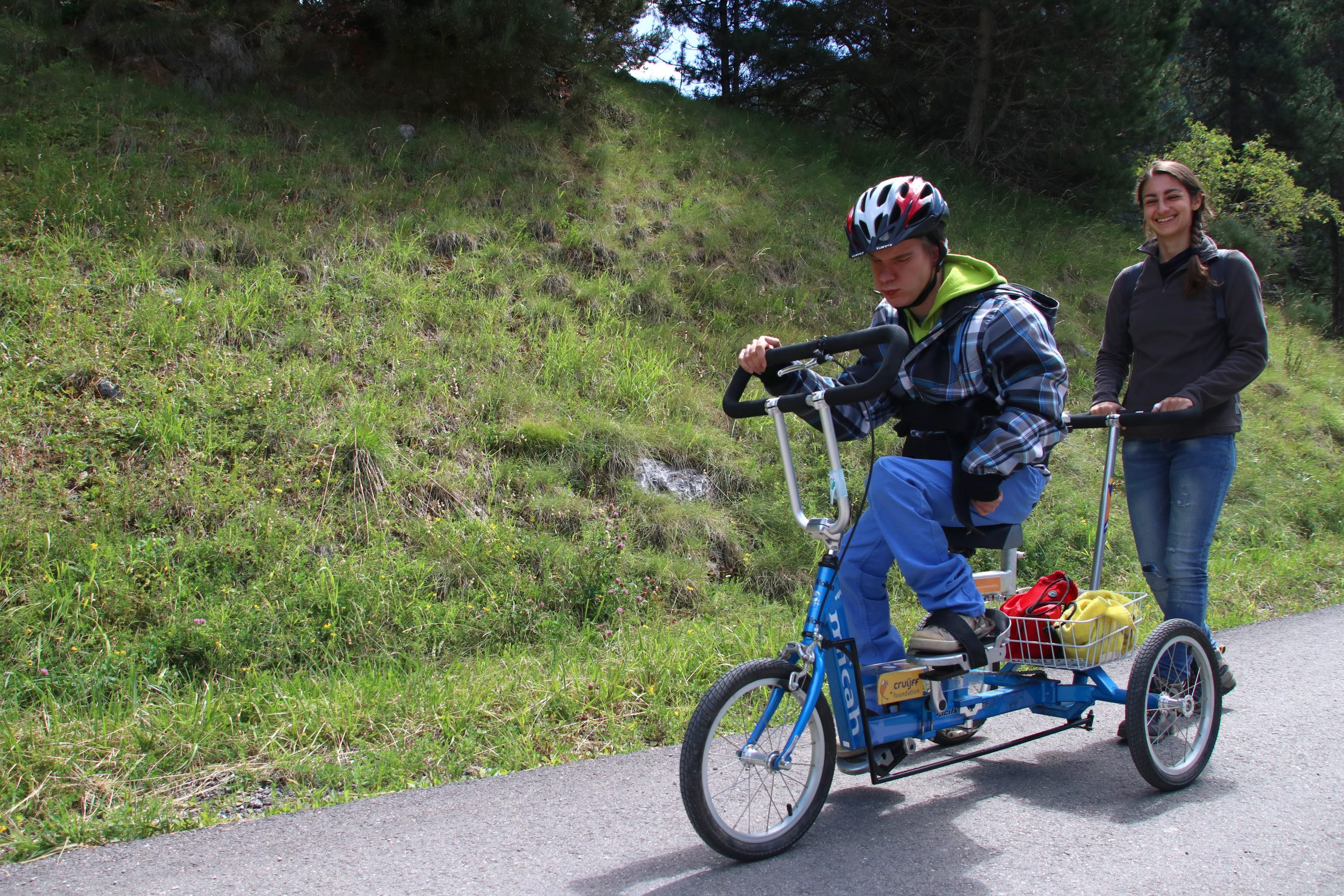 Triciclo adaptado para discapacidades severas